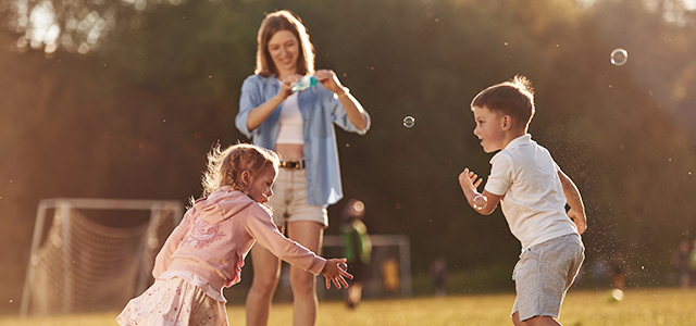 leka med barn utanför skärmtid